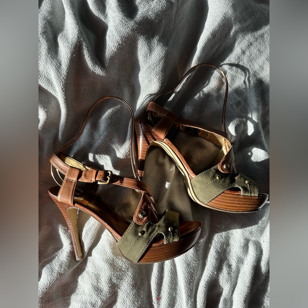 Pre loved Guess Wooden Heel Stiletto size 8M